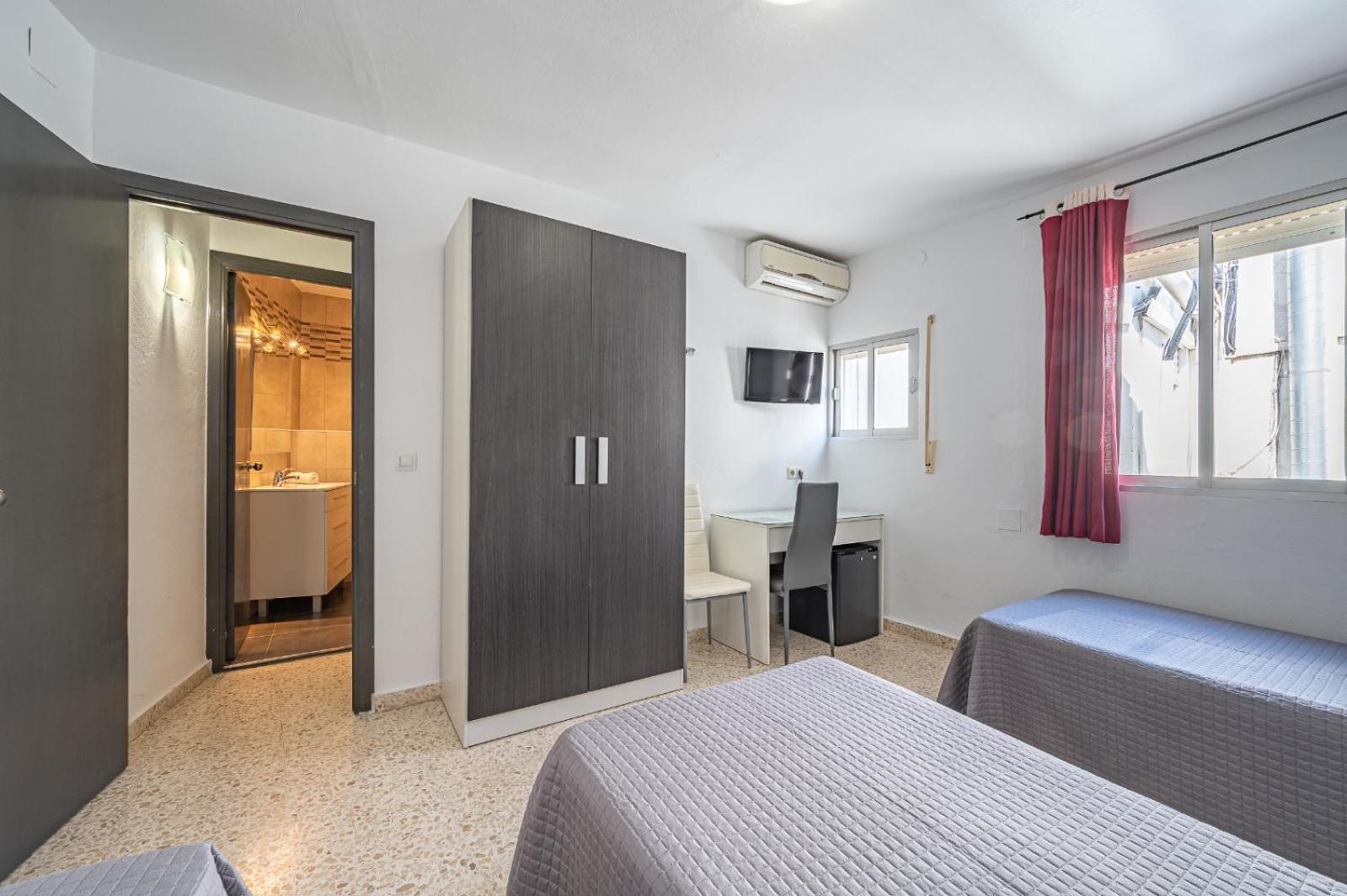 Hostal Ocana Манилва Екстериор снимка
