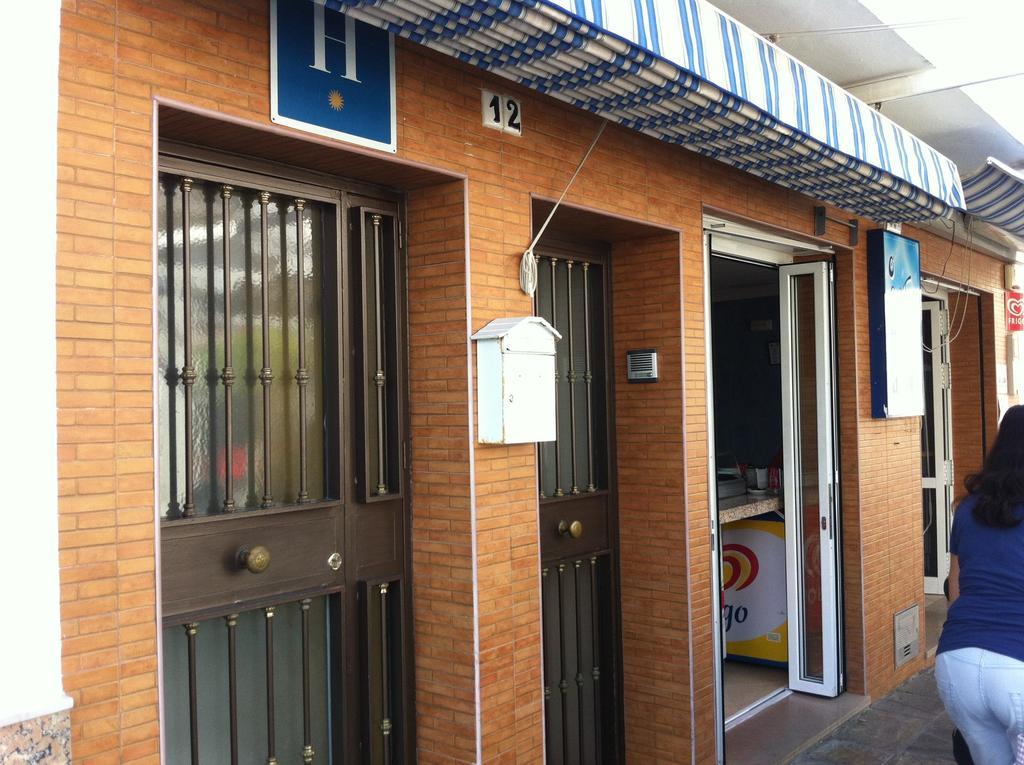 Hostal Ocana Манилва Екстериор снимка