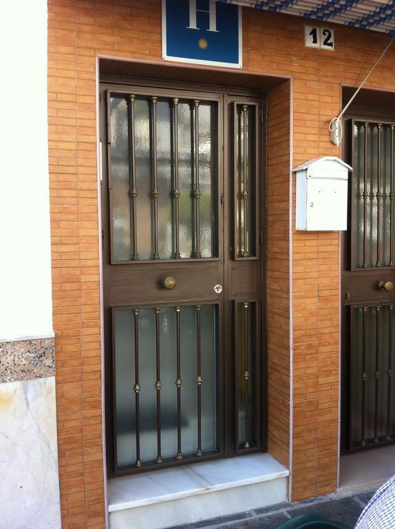 Hostal Ocana Манилва Екстериор снимка