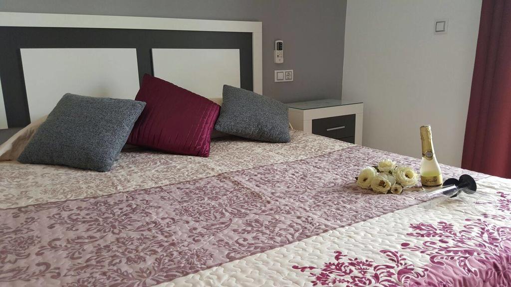 Hostal Ocana Манилва Екстериор снимка