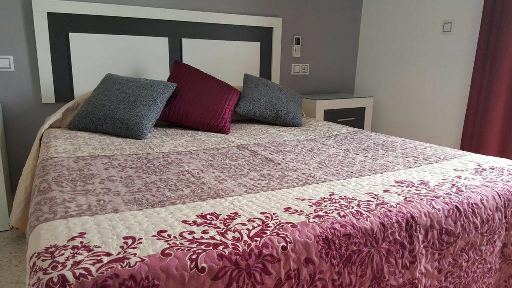 Hostal Ocana Манилва Екстериор снимка