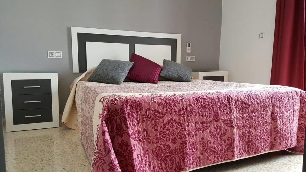Hostal Ocana Манилва Екстериор снимка